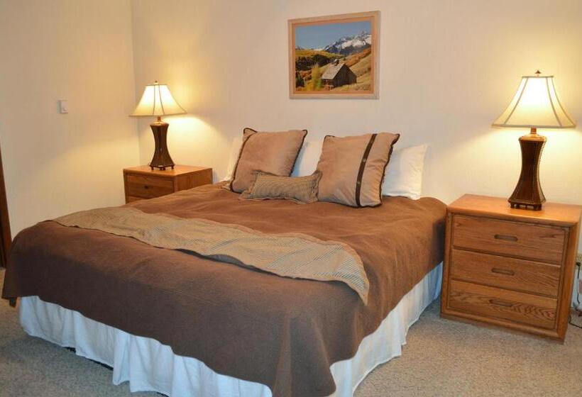 בית מלון כפרי Pines At Meadow Ridge