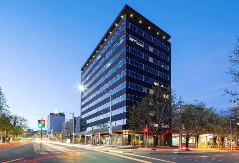 בית מלון כפרי The Sebel Canberra Civic