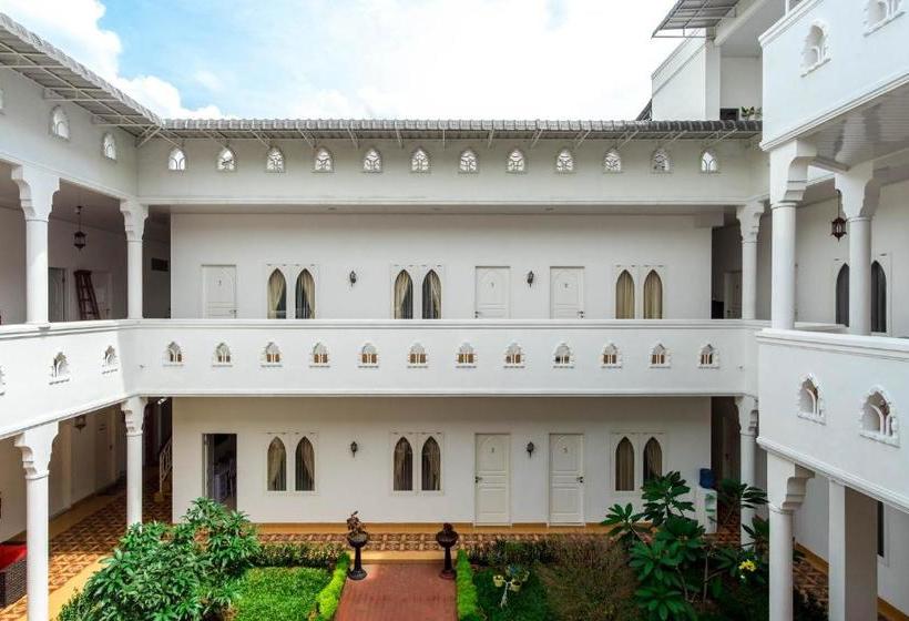 ホテル Oyo 269 Grand Shaqilla Syariah