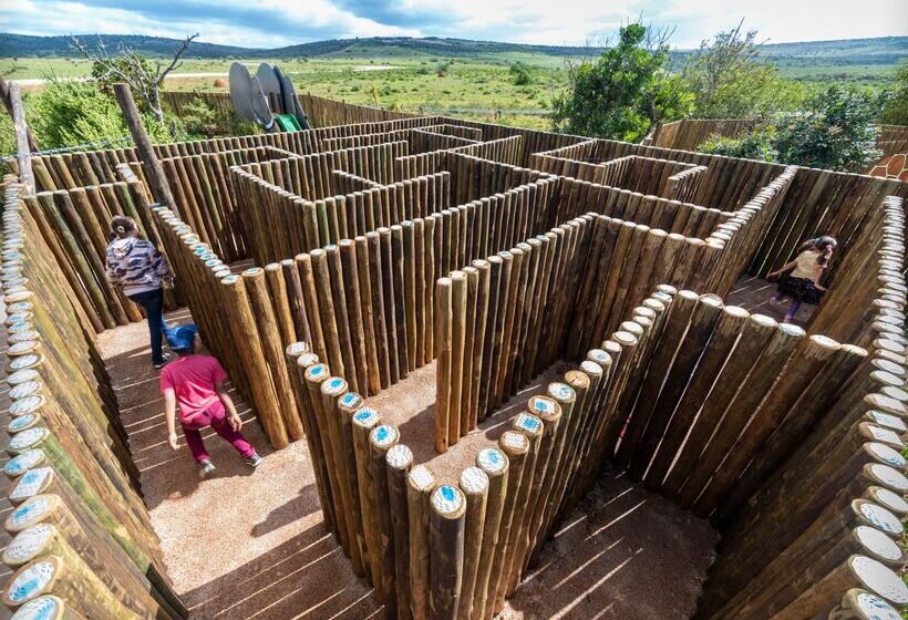 Отель Riverdene Family Lodge