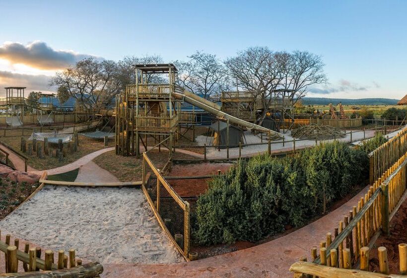 Отель Riverdene Family Lodge