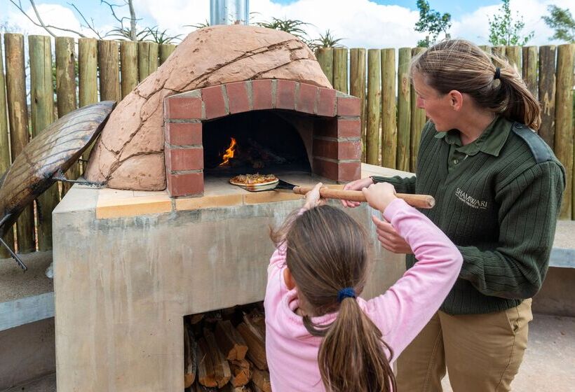 Отель Riverdene Family Lodge