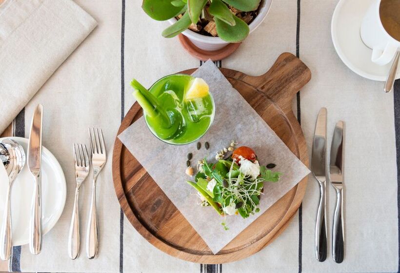 Отель Riverdene Family Lodge