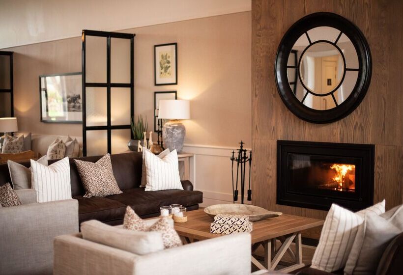 Отель Riverdene Family Lodge