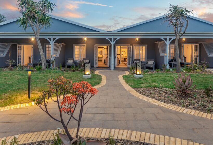 Отель Riverdene Family Lodge