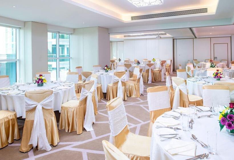 هتل Four Points By Sheraton Sharjah