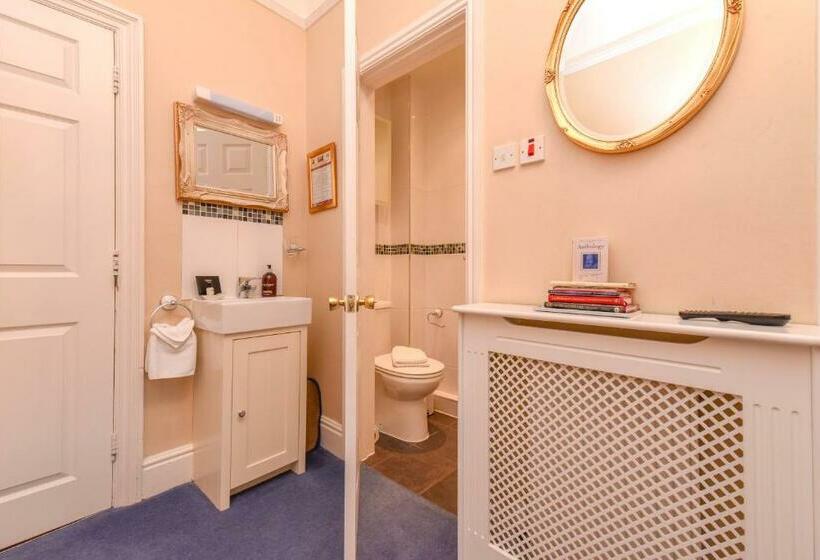 Отель Twelfth Night Guesthouse