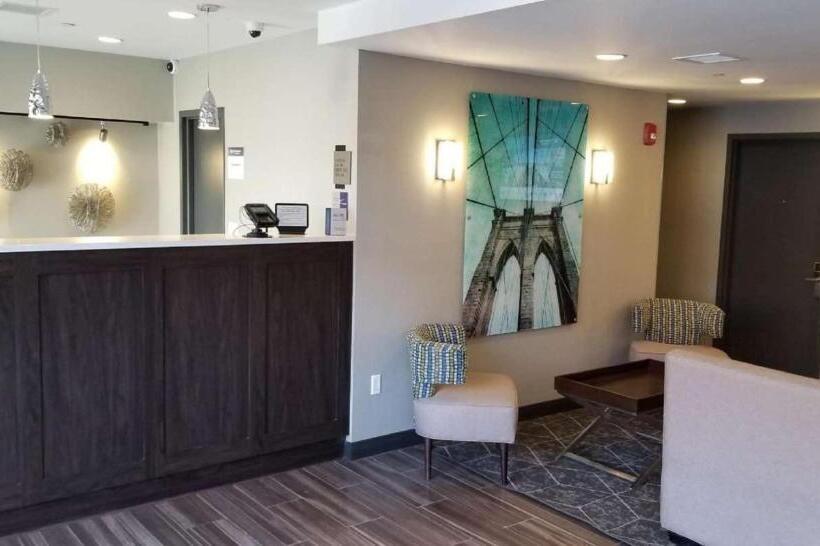 Отель Best Western Brooklynconey Island Inn