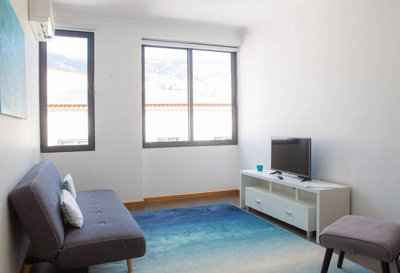 Five Design Rooftop By Storytellers