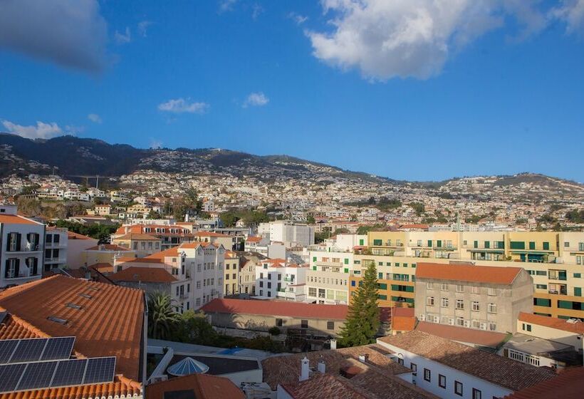 Five Design Rooftop By Storytellers