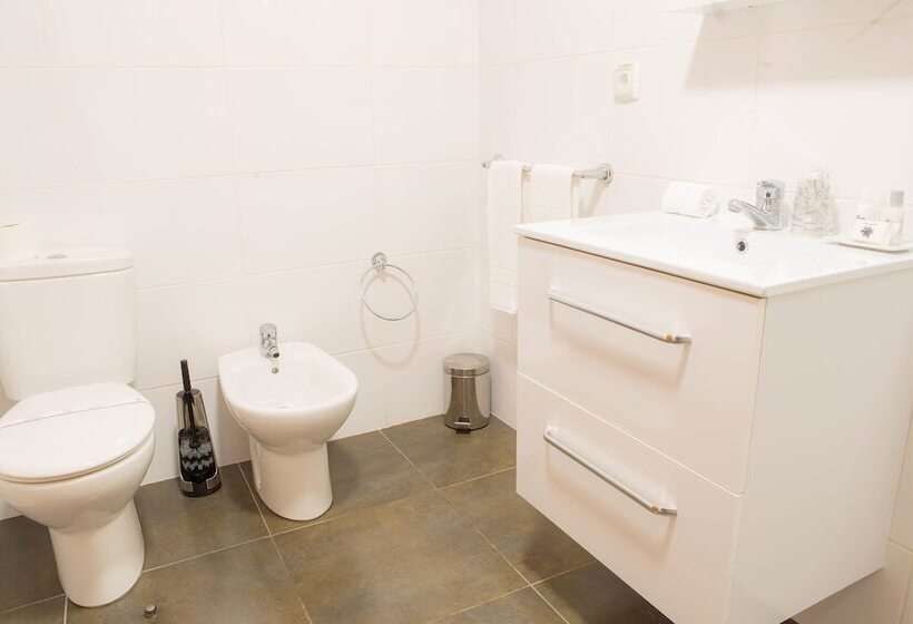 Five Design Rooftop By Storytellers