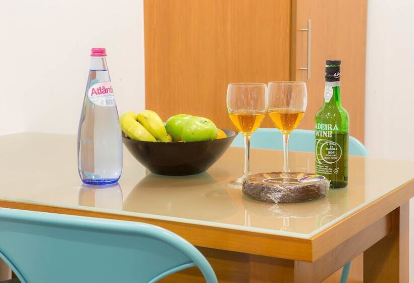 Five Design Rooftop By Storytellers