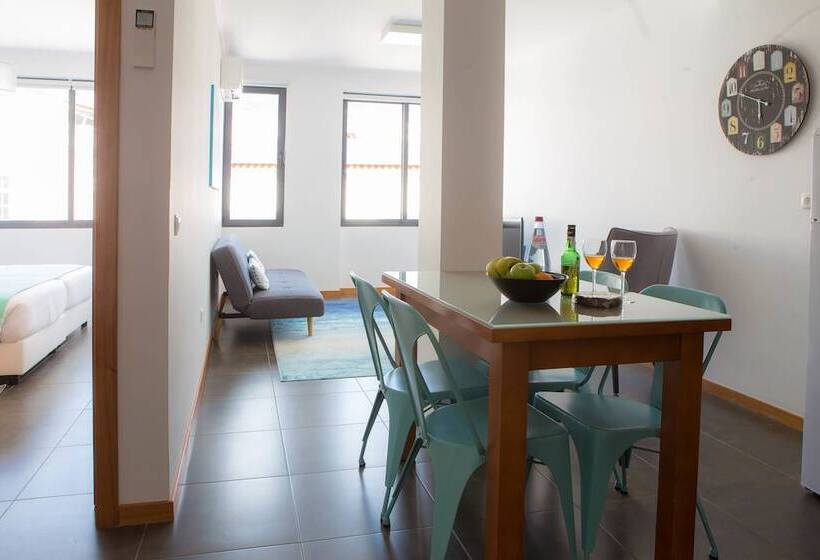 Five Design Rooftop By Storytellers