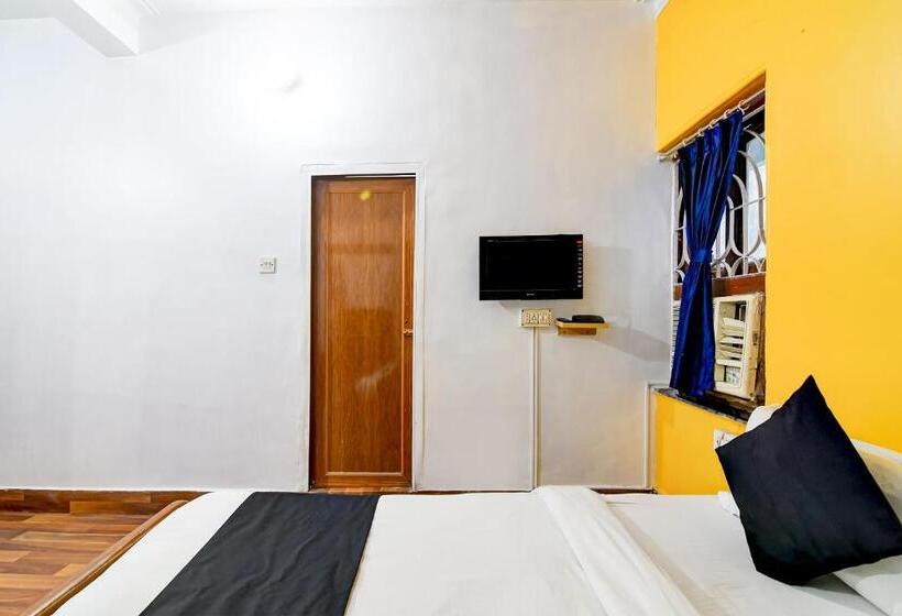 Отель Brill Rooms Near City Centre Metro Station