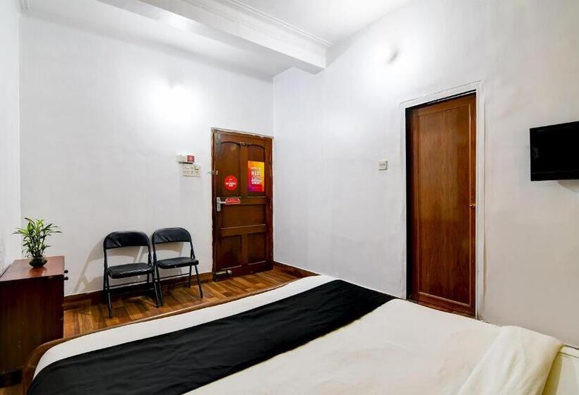 Отель Brill Rooms Near City Centre Metro Station