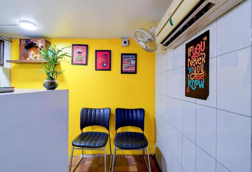 Отель Brill Rooms Near City Centre Metro Station