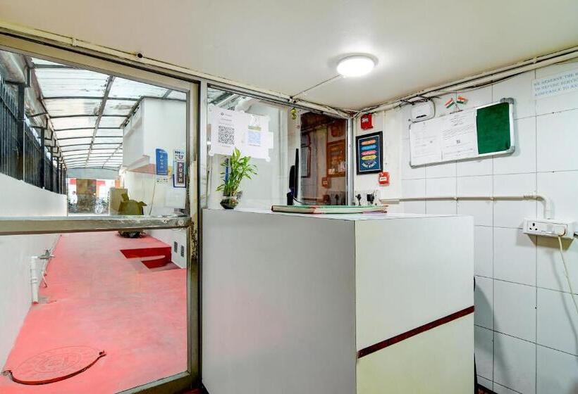 Отель Brill Rooms Near City Centre Metro Station