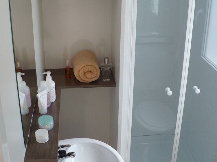 فندق Victoria Mobilehome Jezera Village Holiday Resort