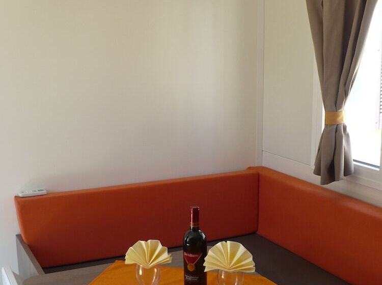 فندق Victoria Mobilehome Jezera Village Holiday Resort