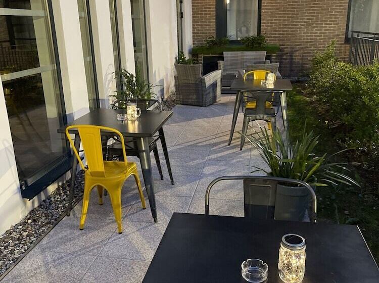 Отель Campanile Fontainebleau