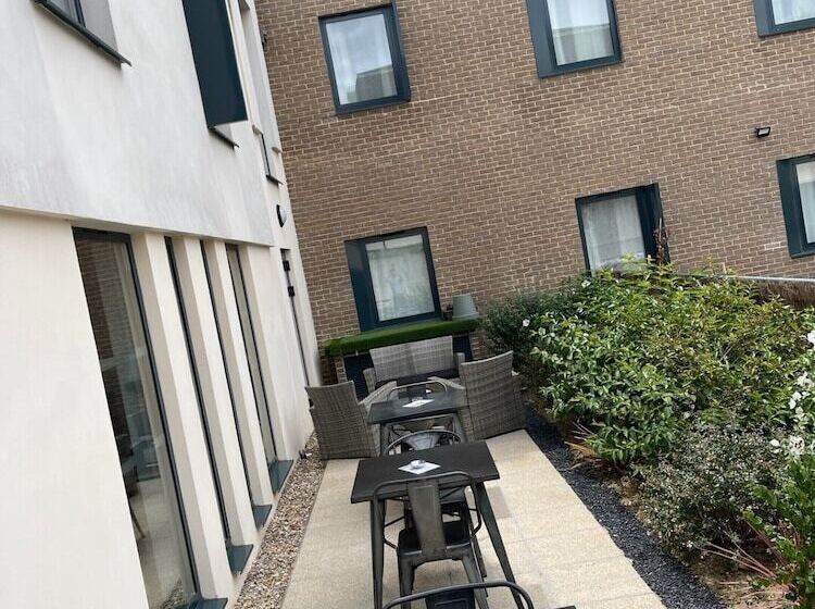 Отель Campanile Fontainebleau