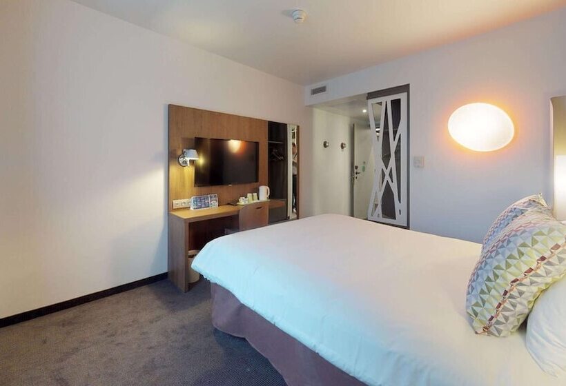 Отель Campanile Fontainebleau