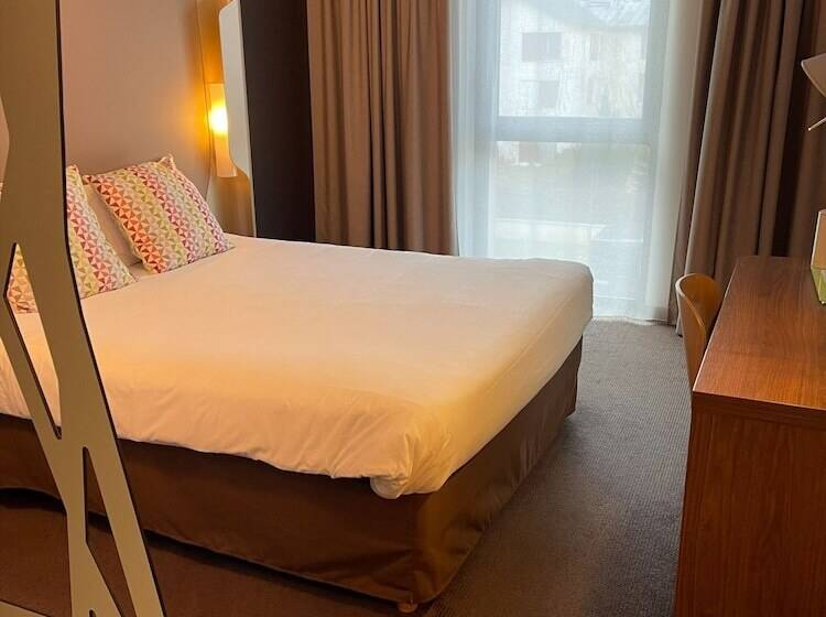 Отель Campanile Fontainebleau