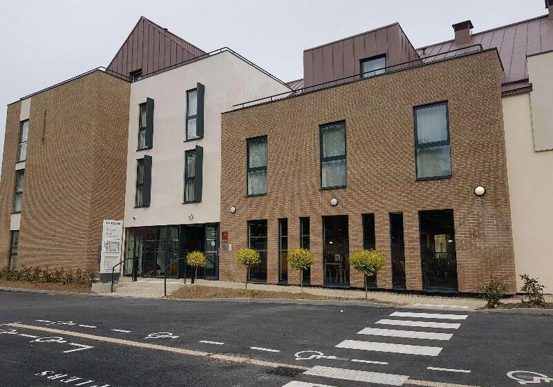 Отель Campanile Fontainebleau