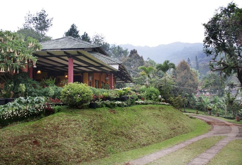 בית מלון כפרי Oyo 209 Permata Hati Resort & Organic Farm