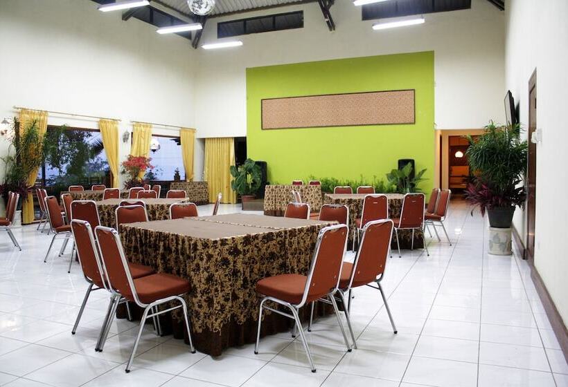 בית מלון כפרי Oyo 209 Permata Hati Resort & Organic Farm