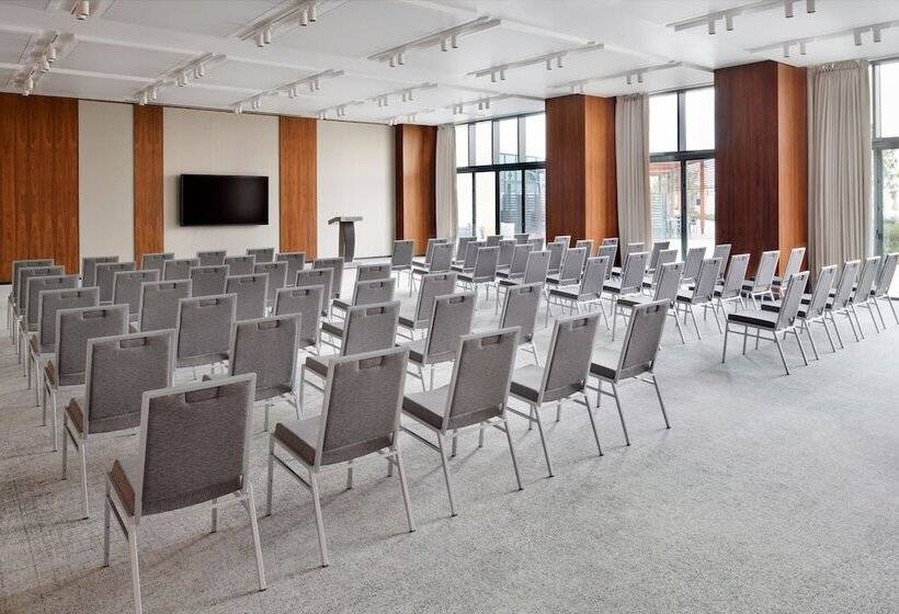 فندق Vida Emirates Hills