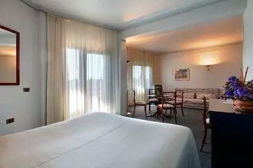 ホテル Rey Sancho Ramírez Somontano Sl