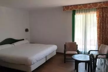 ホテル Sabiñanigo Camp &