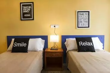 ユースホステル Hostal Tierramar