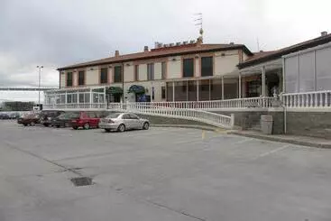 هتل Hostal Las Fuentes
