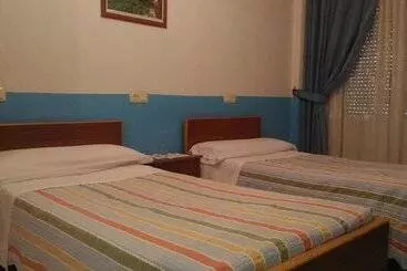 هتل Hostal Palacios Fuencarral