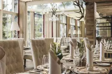 Отель Alpin Resort Sacher