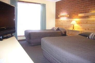 Aat 28 Goldsmith Motel