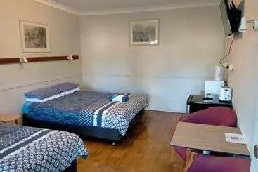 Midway Motel And Villas