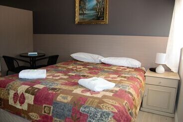 בית מלון כפרי Civic Motor Inn