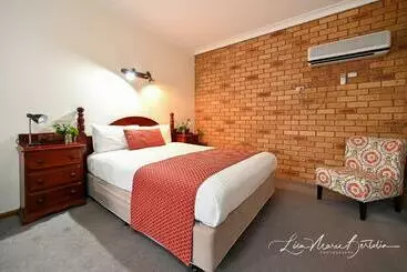 酒店 Narrandera Club Motor Inn
