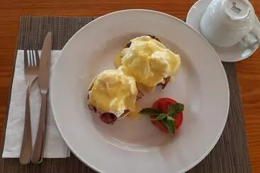 Hotel Admiral's Inn and Gunpowder Suites