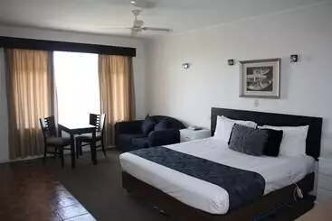 Lakeview Motel And Apartments