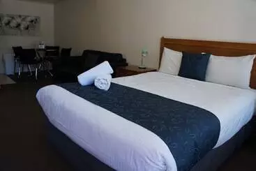 Waves Motel And Apartments