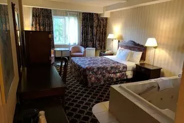 Hotel Travelodge By Wyndham Niagara Falls Lundys Lane