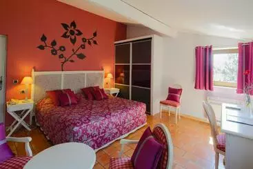 בית מלון כפרי Le Mas De Guilles