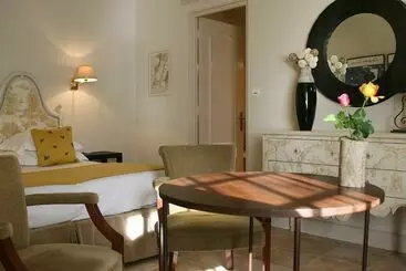 Отель La Cabro D'or