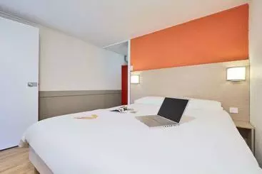 هتل Premiere Classe Poitiers Futuroscope  Chasseneuil