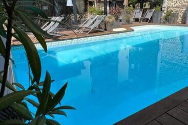 هتل Le Trophée By M Hôtel Spa