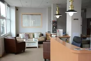 Отель Logis Le Petit Trianon